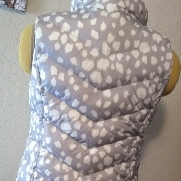 Sz S Lands' End gray & white cloud print down blend puffy vest excellent! - Picture 2 of 5